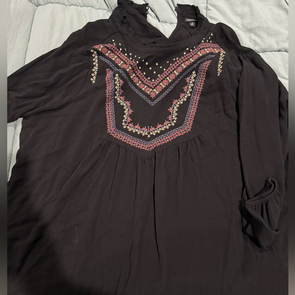 Black embroidered torrid top
